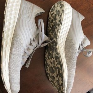 New balance knit shoes 11 great condition.
